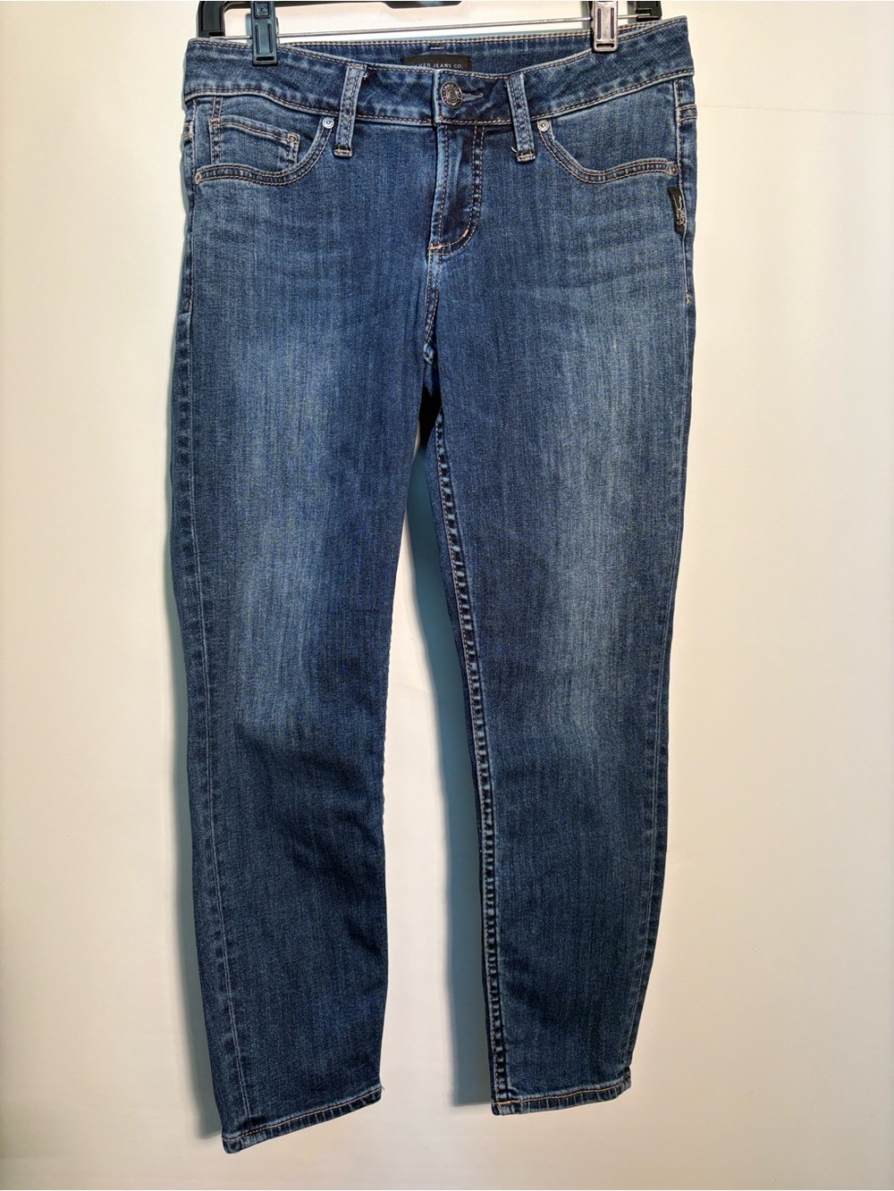 Silver Jeans Women’s Skinny Cropped Jeans in Medium Blue Wash